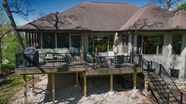 1801 Maplecrest Drive, Verona, WI 53593