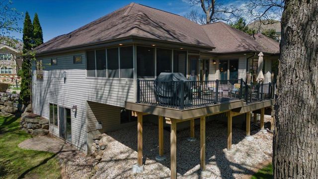1801 Maplecrest Drive, Verona, WI 53593