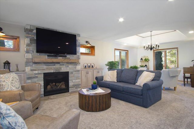 1801 Maplecrest Drive, Verona, WI 53593