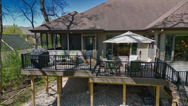 1801 Maplecrest Drive, Verona, WI 53593