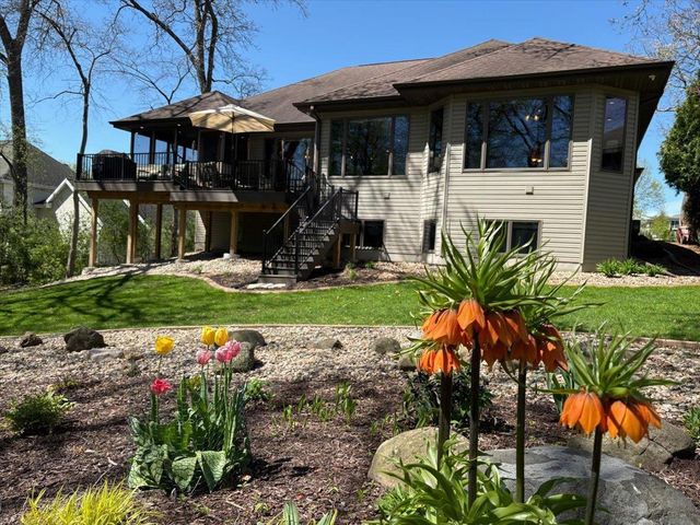 1801 Maplecrest Drive, Verona, WI 53593