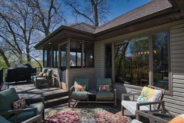 1801 Maplecrest Drive, Verona, WI 53593
