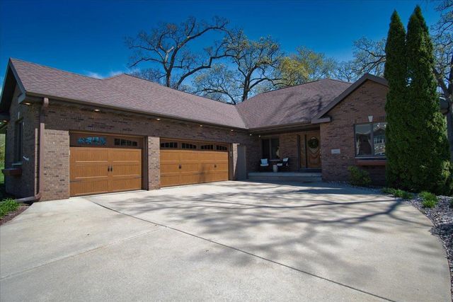 1801 Maplecrest Drive, Verona, WI 53593