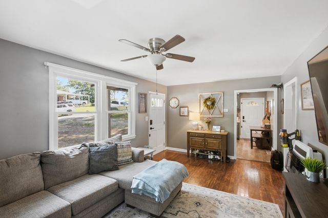 2103 Hillwood Dr, Centerville, TN 37033