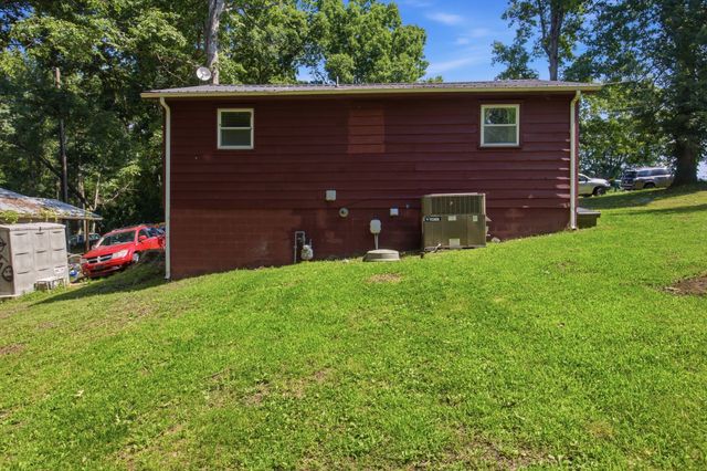 2103 Hillwood Dr, Centerville, TN 37033