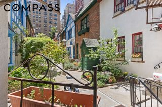 262 W 95th St Apt 2, New York City, NY 10025