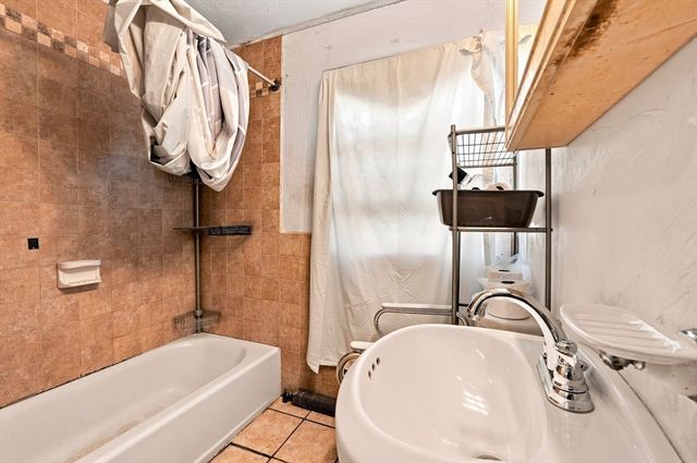 44 Winnifred Rd, Brockton, MA 02301