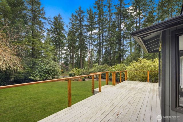 11132 Country Club Drive, Anderson Island, WA 98303