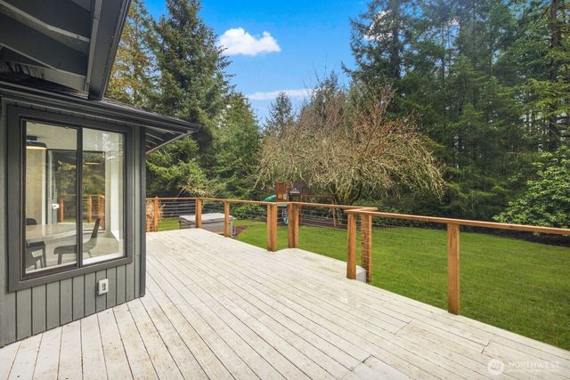 11132 Country Club Drive, Anderson Island, WA 98303
