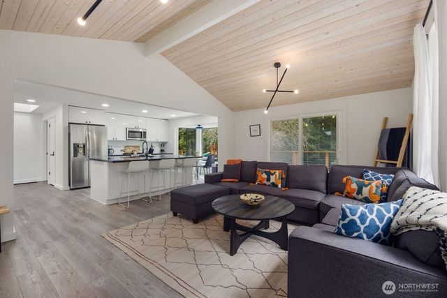 11132 Country Club Drive, Anderson Island, WA 98303