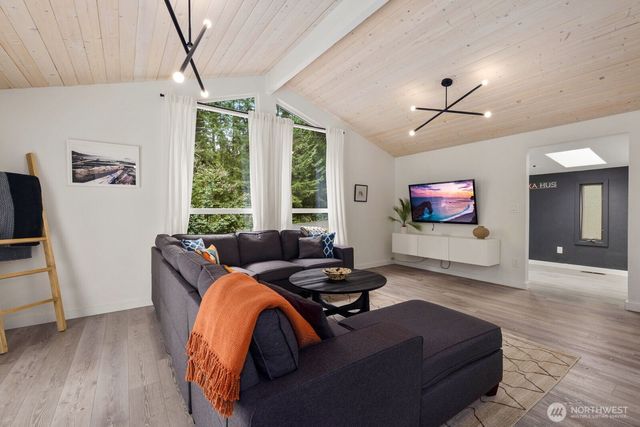 11132 Country Club Drive, Anderson Island, WA 98303