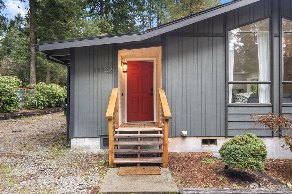11132 Country Club Drive, Anderson Island, WA 98303
