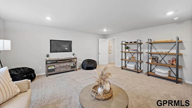 12703 S 205th Avenue, Gretna, NE 68028