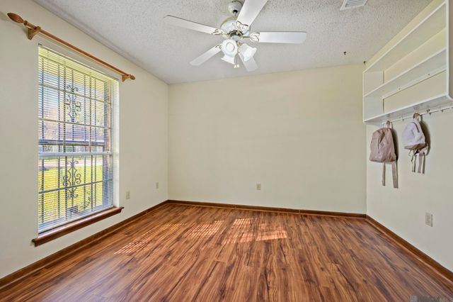 10815 Stanley Aubin Ln, Baton Rouge, LA 70816