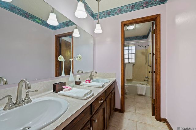 10815 Stanley Aubin Ln, Baton Rouge, LA 70816