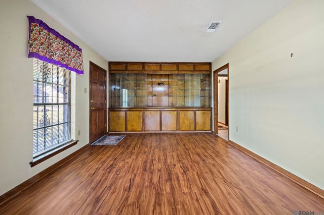 10815 Stanley Aubin Ln, Baton Rouge, LA 70816