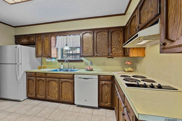 10815 Stanley Aubin Ln, Baton Rouge, LA 70816