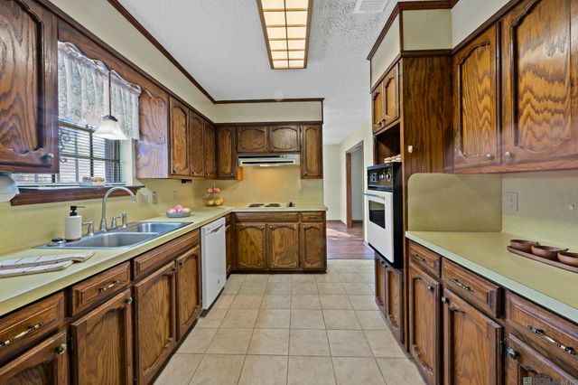 10815 Stanley Aubin Ln, Baton Rouge, LA 70816