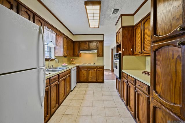 10815 Stanley Aubin Ln, Baton Rouge, LA 70816