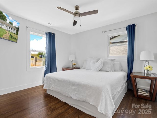 2633 Old North Sharon Amity Road, Charlotte, NC 28205