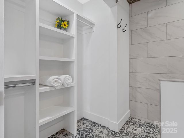 2633 Old North Sharon Amity Road, Charlotte, NC 28205