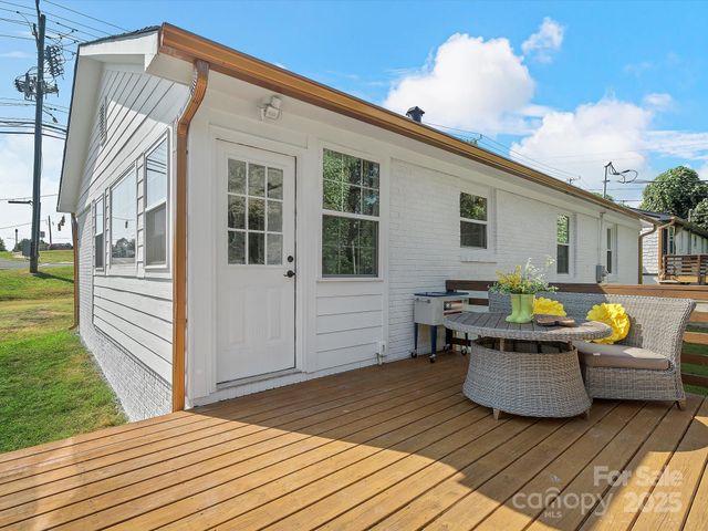 2633 Old North Sharon Amity Road, Charlotte, NC 28205