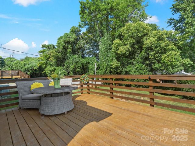 2633 Old North Sharon Amity Road, Charlotte, NC 28205