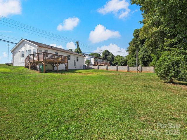 2633 Old North Sharon Amity Road, Charlotte, NC 28205