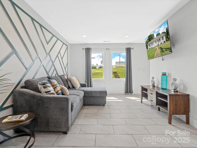 2633 Old North Sharon Amity Road, Charlotte, NC 28205