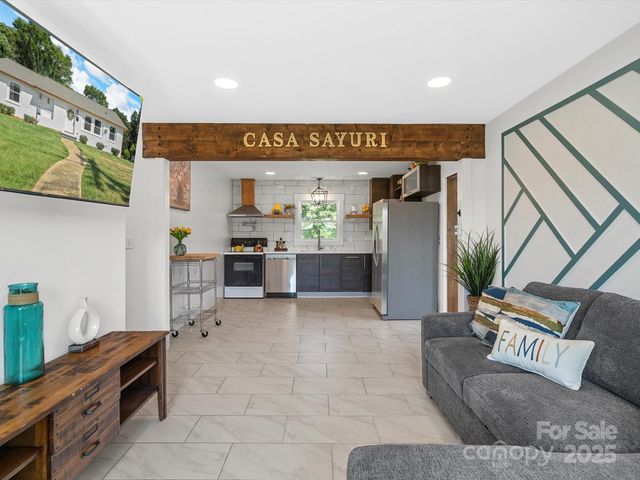 2633 Old North Sharon Amity Road, Charlotte, NC 28205