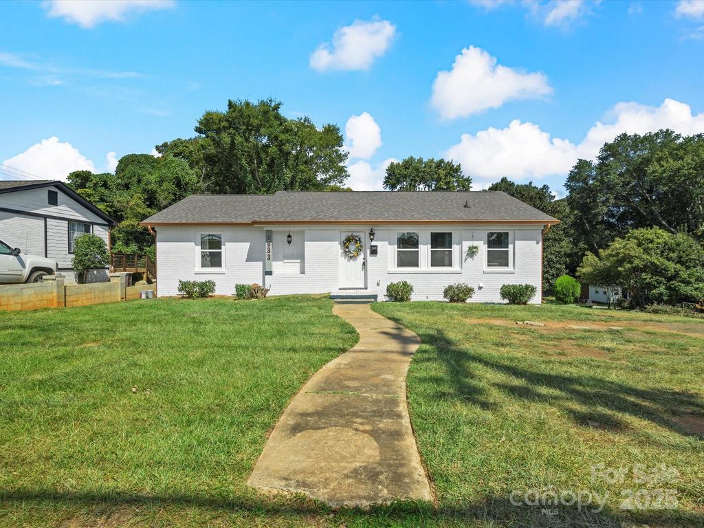 2633 Old North Sharon Amity Road, Charlotte, NC 28205