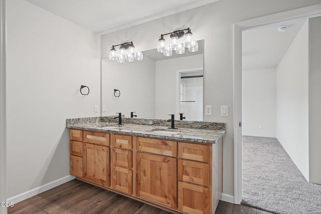 171 SE Champagne Court, Grants Pass, OR 97527
