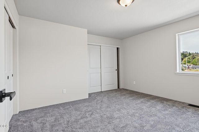 171 SE Champagne Court, Grants Pass, OR 97527