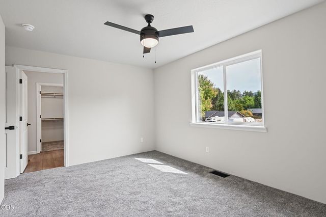 171 SE Champagne Court, Grants Pass, OR 97527