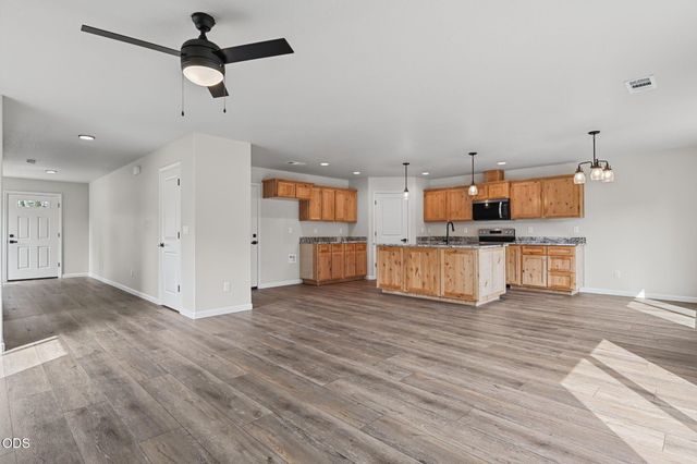 171 SE Champagne Court, Grants Pass, OR 97527