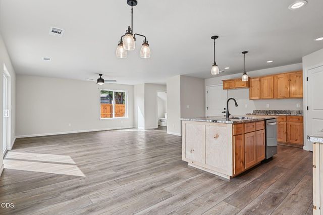171 SE Champagne Court, Grants Pass, OR 97527