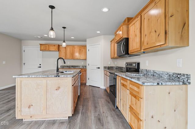 171 SE Champagne Court, Grants Pass, OR 97527