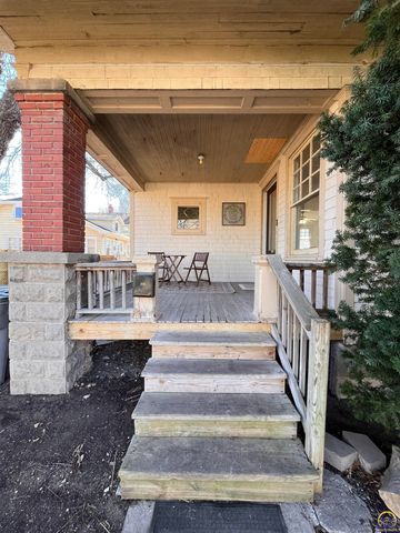 215 E 8th Ave, Emporia, KS 66801