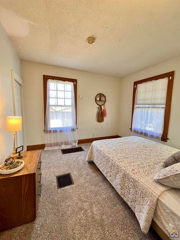 215 E 8th Ave, Emporia, KS 66801