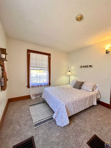 215 E 8th Ave, Emporia, KS 66801