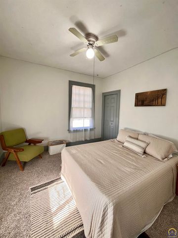 215 E 8th Ave, Emporia, KS 66801