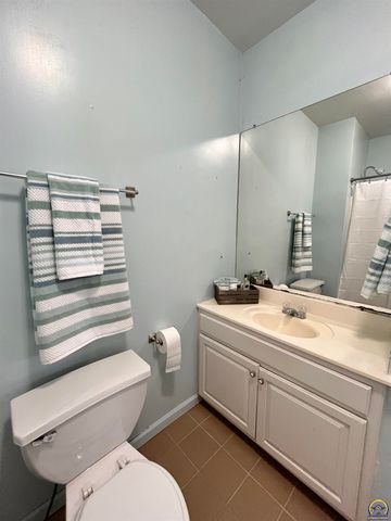 215 E 8th Ave, Emporia, KS 66801