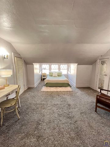 215 E 8th Ave, Emporia, KS 66801