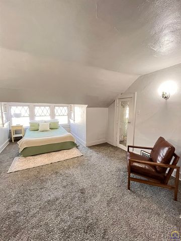 215 E 8th Ave, Emporia, KS 66801