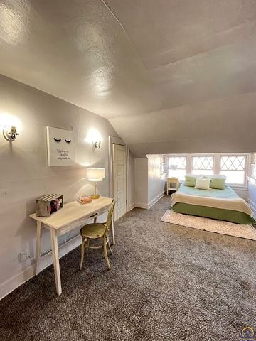 215 E 8th Ave, Emporia, KS 66801