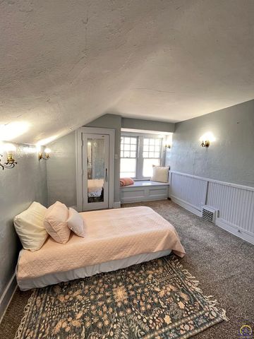 215 E 8th Ave, Emporia, KS 66801