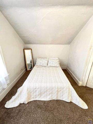 215 E 8th Ave, Emporia, KS 66801