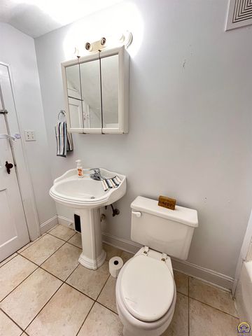 215 E 8th Ave, Emporia, KS 66801