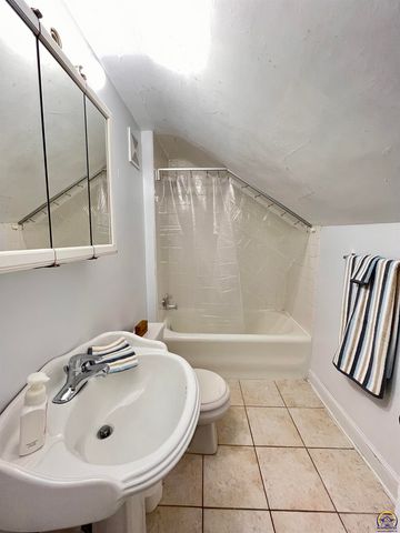 215 E 8th Ave, Emporia, KS 66801