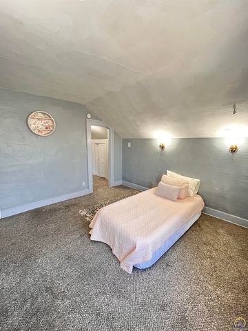 215 E 8th Ave, Emporia, KS 66801